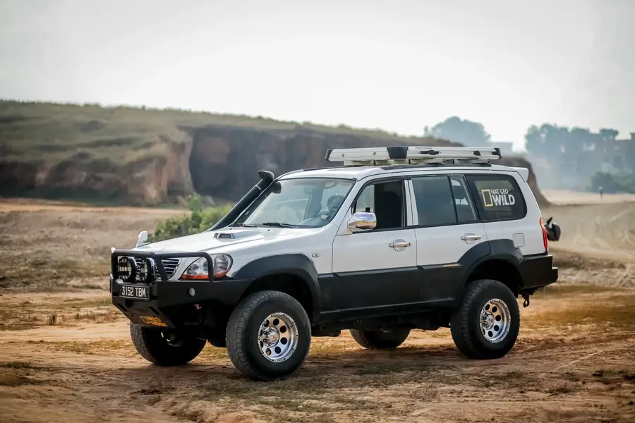 Hyundai Terracan 4x4 side view with snorkel and roof rack in Madagascar