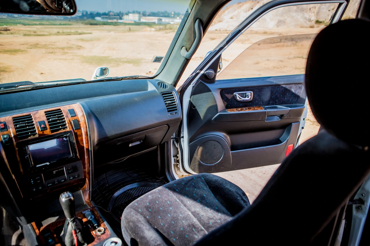 Cockpit and dashboard of the Hyundai Terracan 4x4